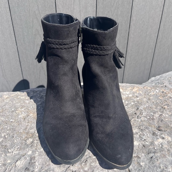 Suede Boots with Tassel - Picture 4 of 5